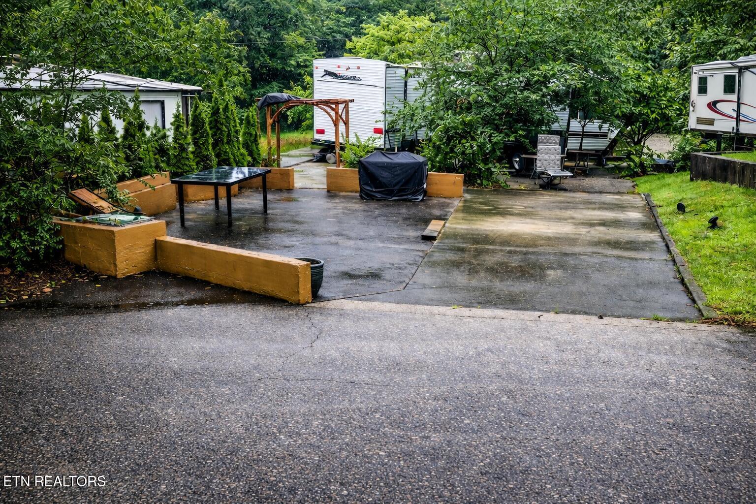 Image 4: HISTORICSUMMERRainydayattheRVcampsite