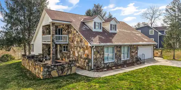 Image 3: 03-1189 Deerfield Way34