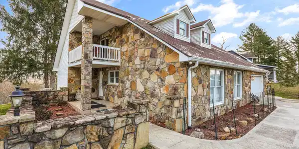 Image 4: 04-1189 Deerfield Way23