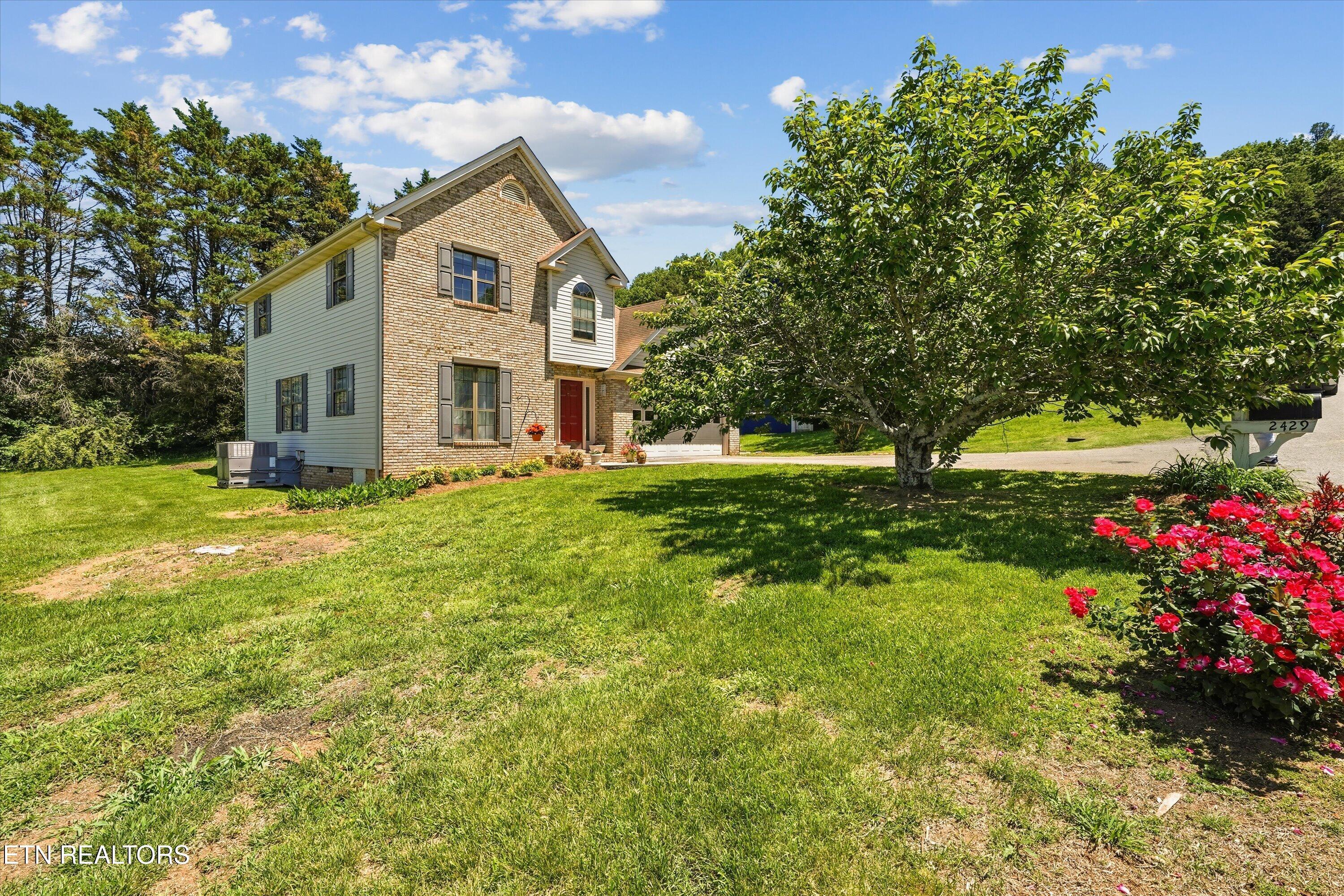 Image 2: 02-2429 Village Ln 28