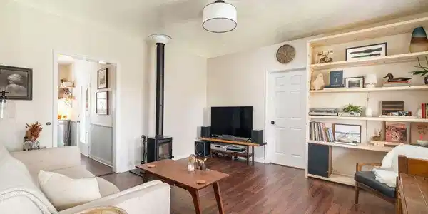 Image 3: Living Room