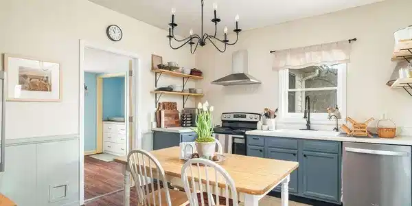 Image 4: Kitchen