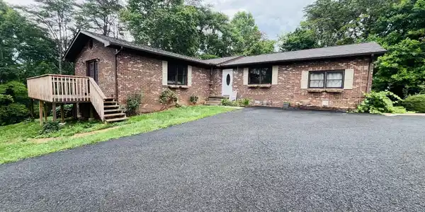 235 Parliament Rd