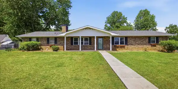 1332 Trentham Circle