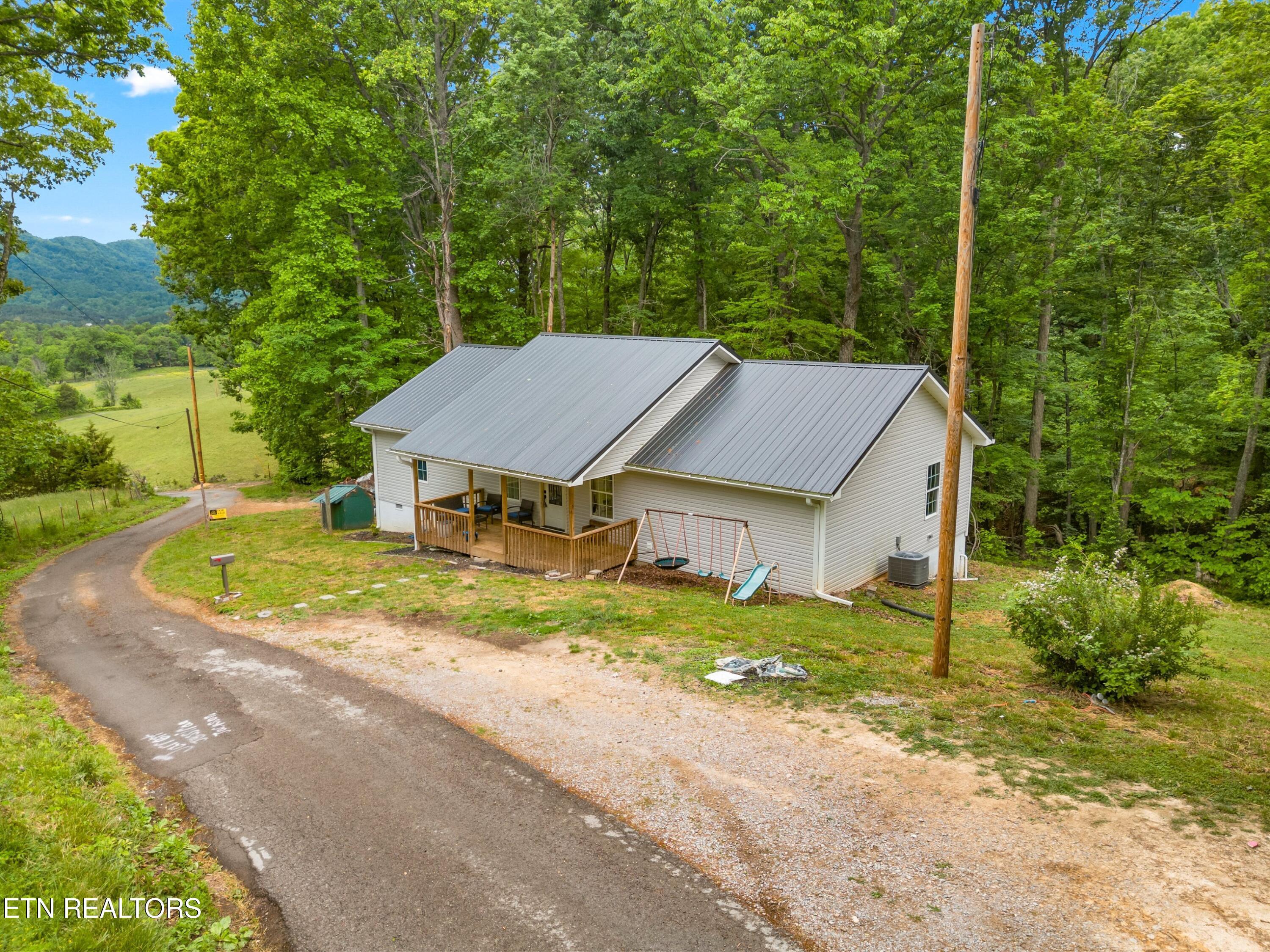 Image 2: 031-753DaltonRidgeRoad-ThornHill-TN-3788