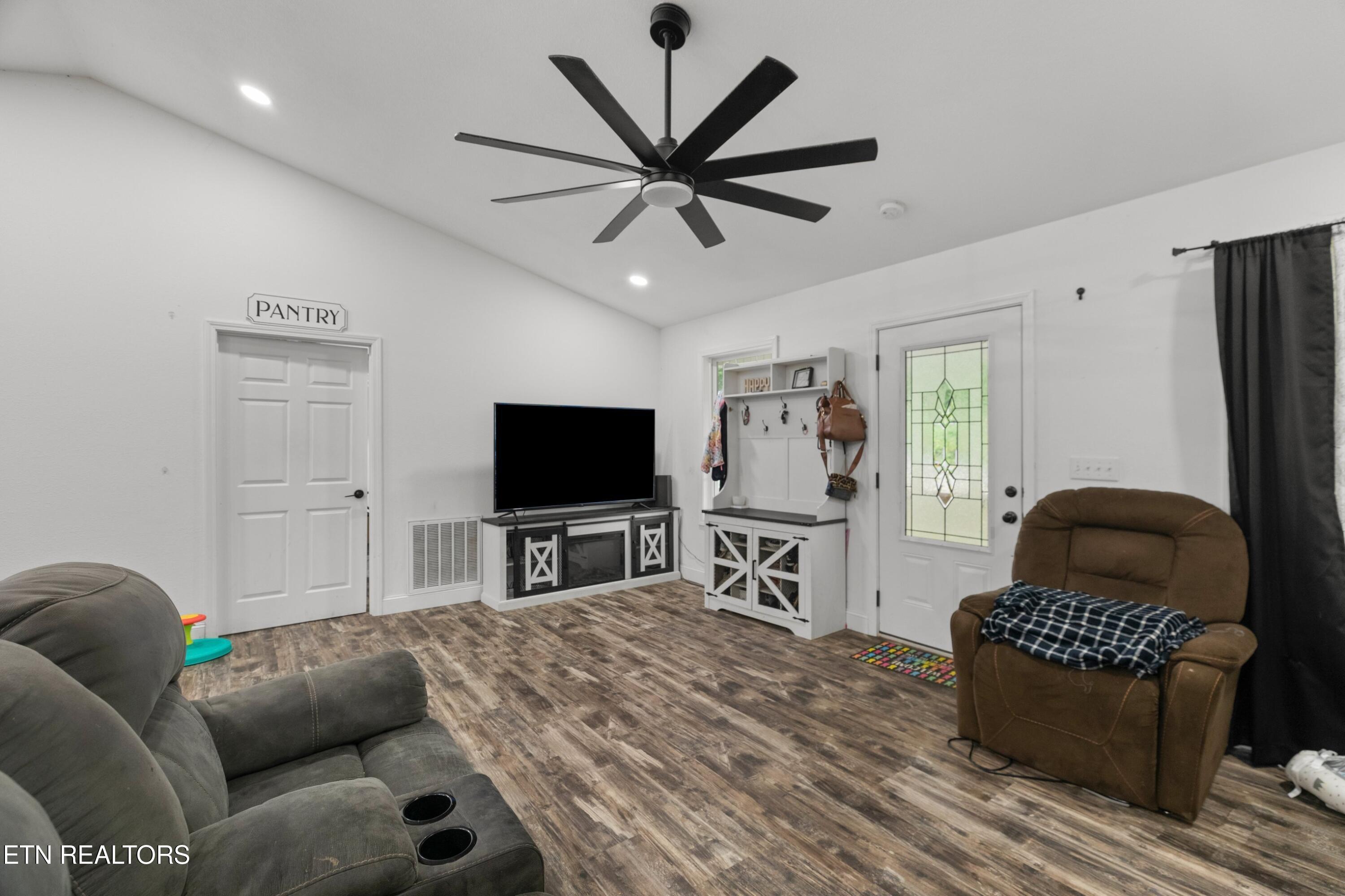 Image 4: 008-753DaltonRidgeRoad-ThornHill-TN-3788