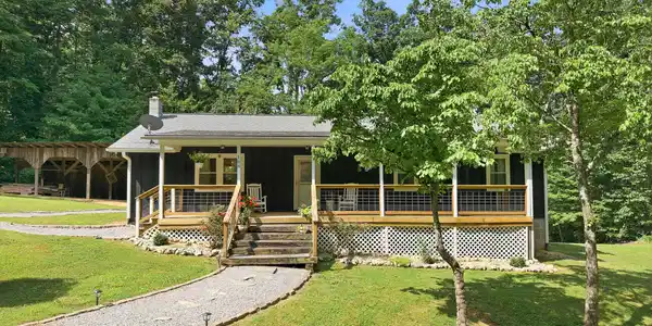 188 Old Holderford Rd