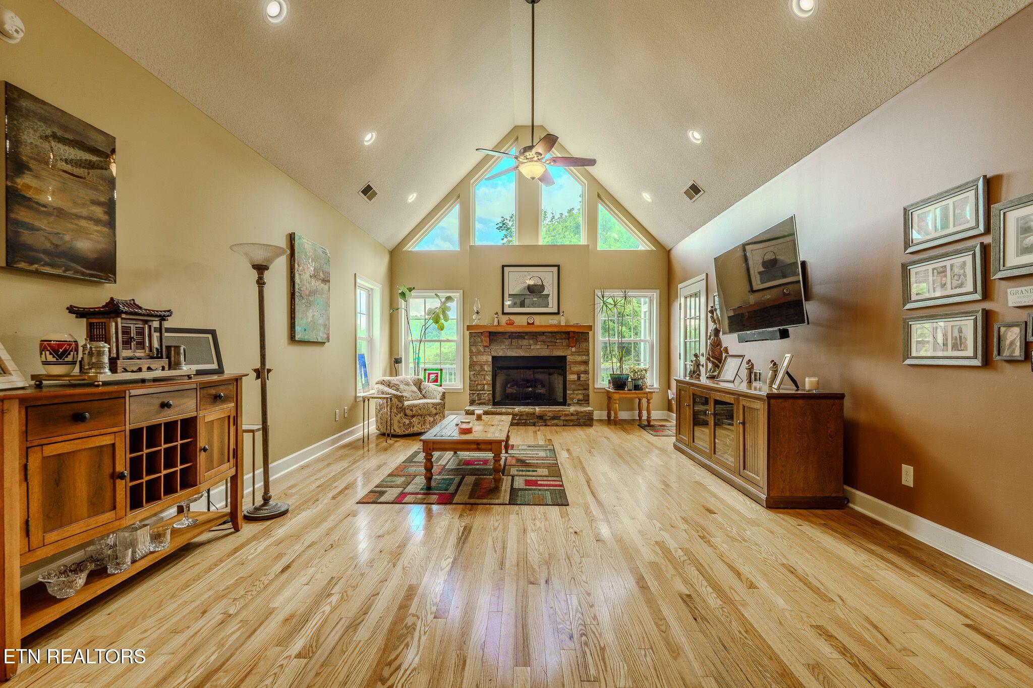 Image 3: 9-web-or-mls-_DSC3819-HDR