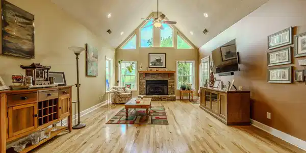 Image 3: 9-web-or-mls-_DSC3819-HDR