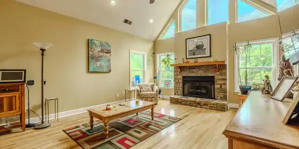 Image 4: 10-web-or-mls-_DSC3829-HDR