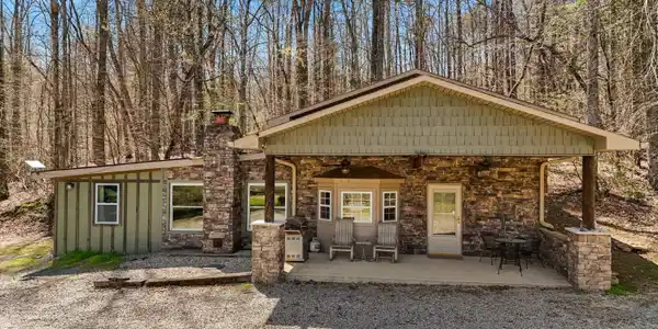 1525 Cove Lane