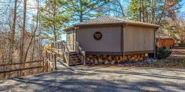 1068 E Foothills Drive