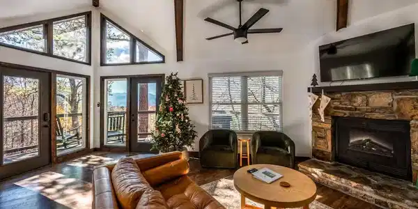Image 4: 04_Living_Room_View