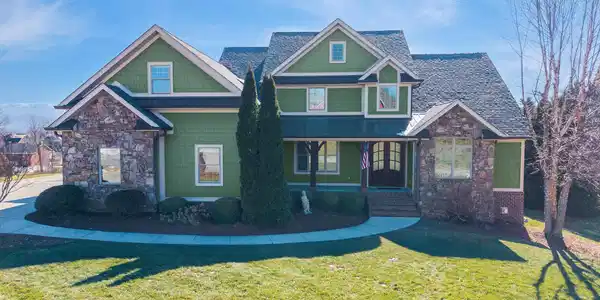 306 E Hawthorne Court