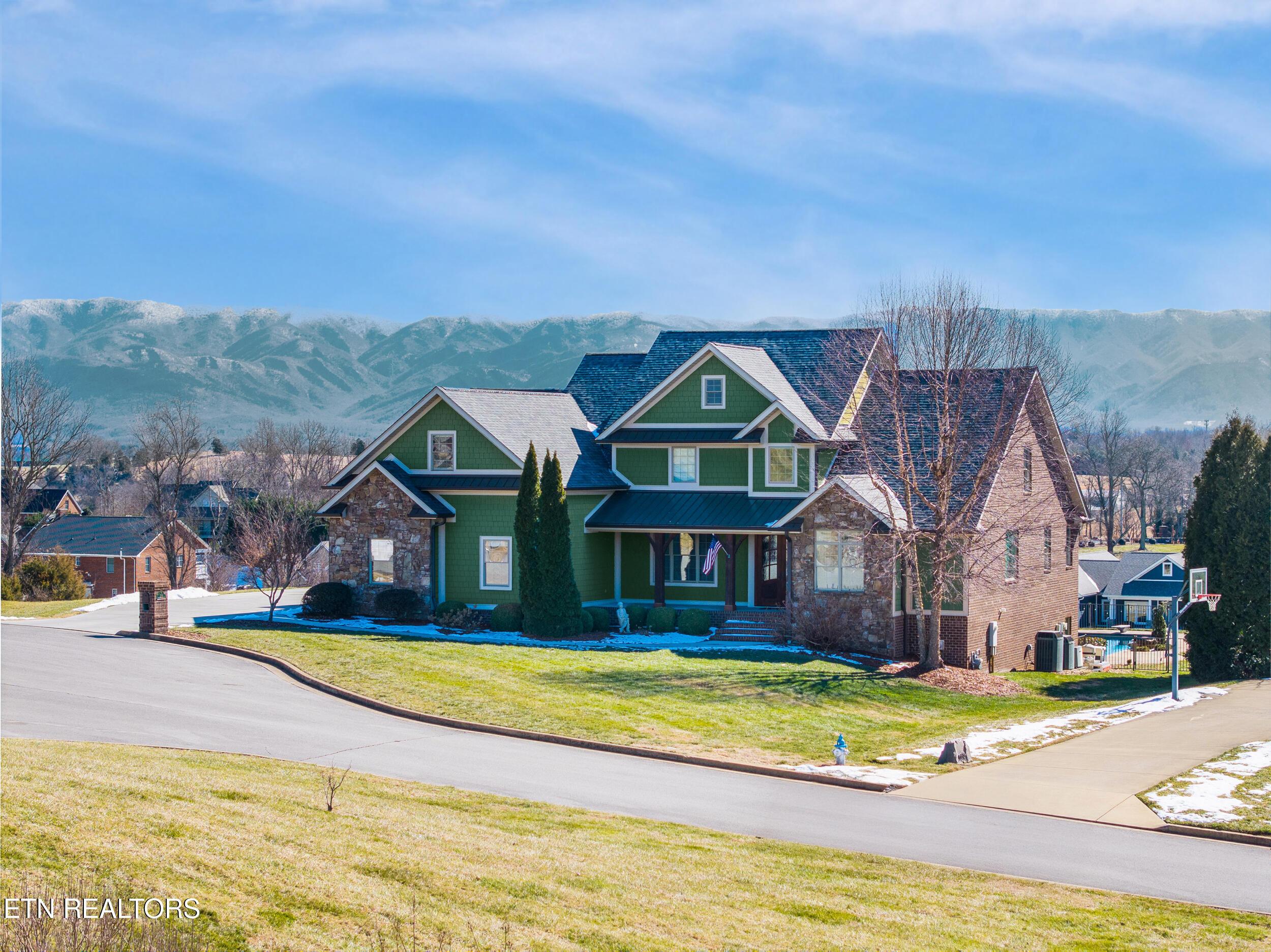 Image 3: 306_E_Hawthorne_Ct_0013