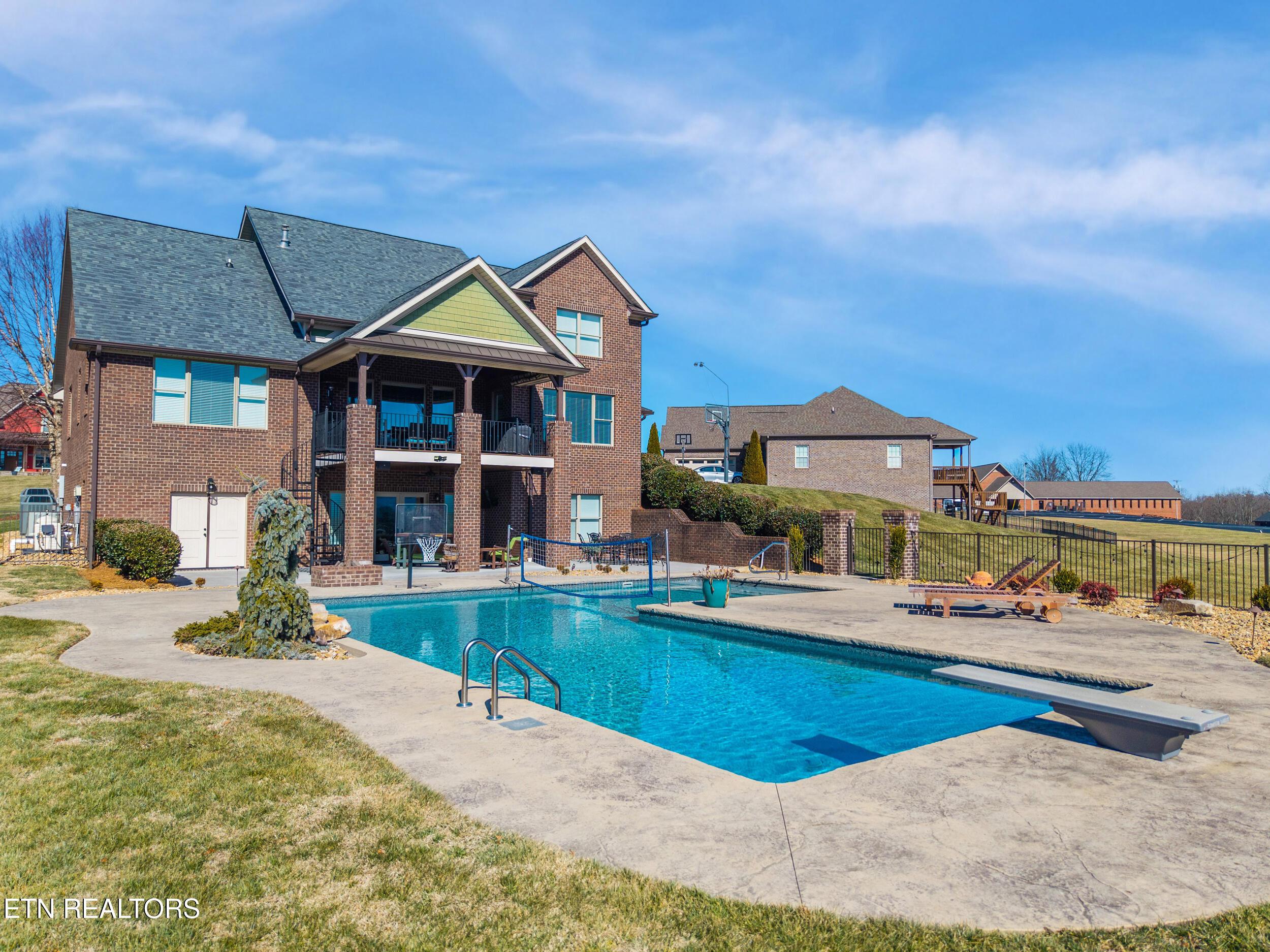 Image 4: 306_E_Hawthorne_Ct_0040