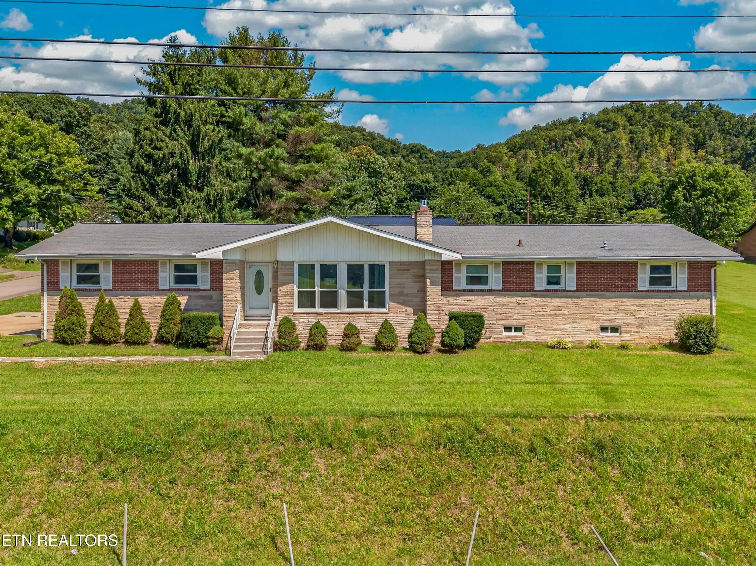 Image 1: 001-304RussellDrive-Rogersville-TN-37857
