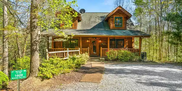 1609 Majestic Oak Way