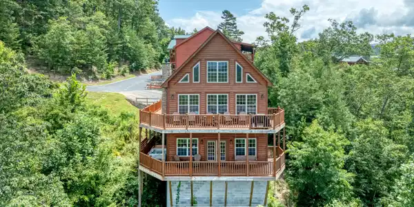 2219 Smoky Overlook Way