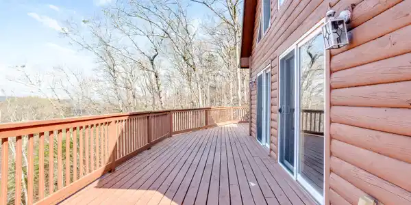 Image 3: Deck