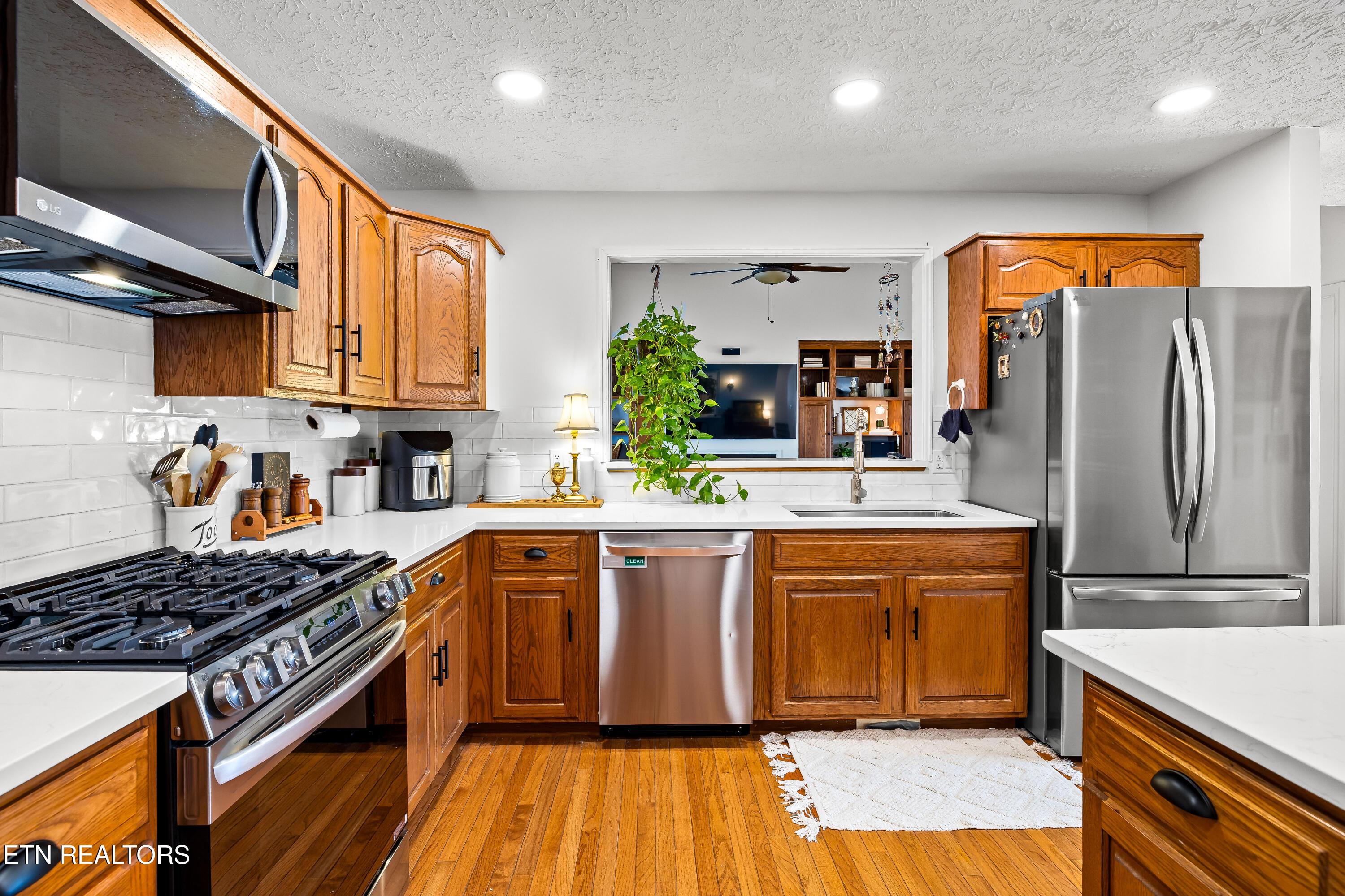 Image 3: 1325CannonAve-40