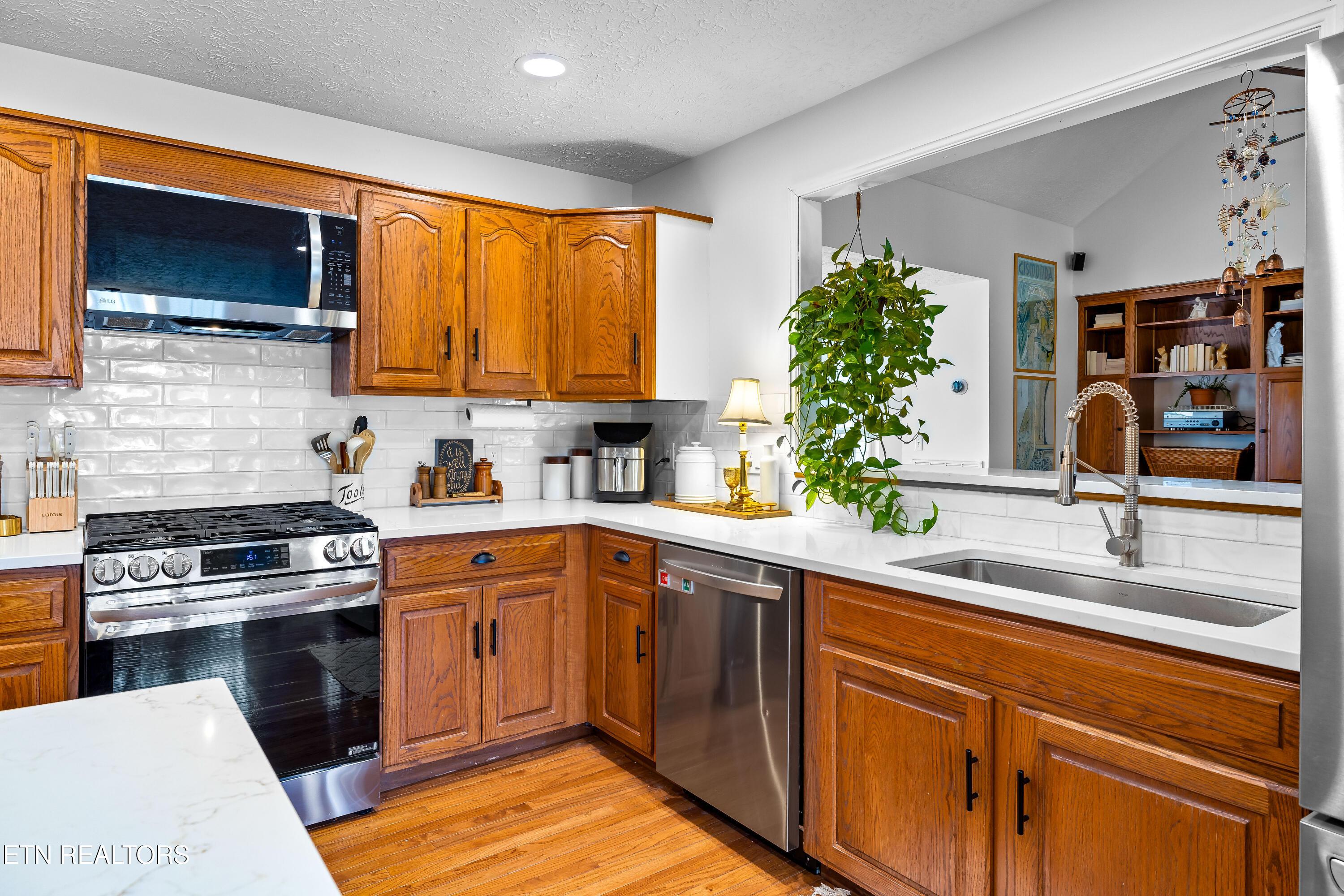 Image 4: 1325CannonAve-39