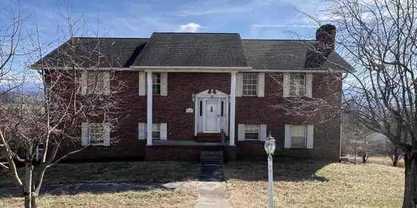 1060 Hilltop Lane