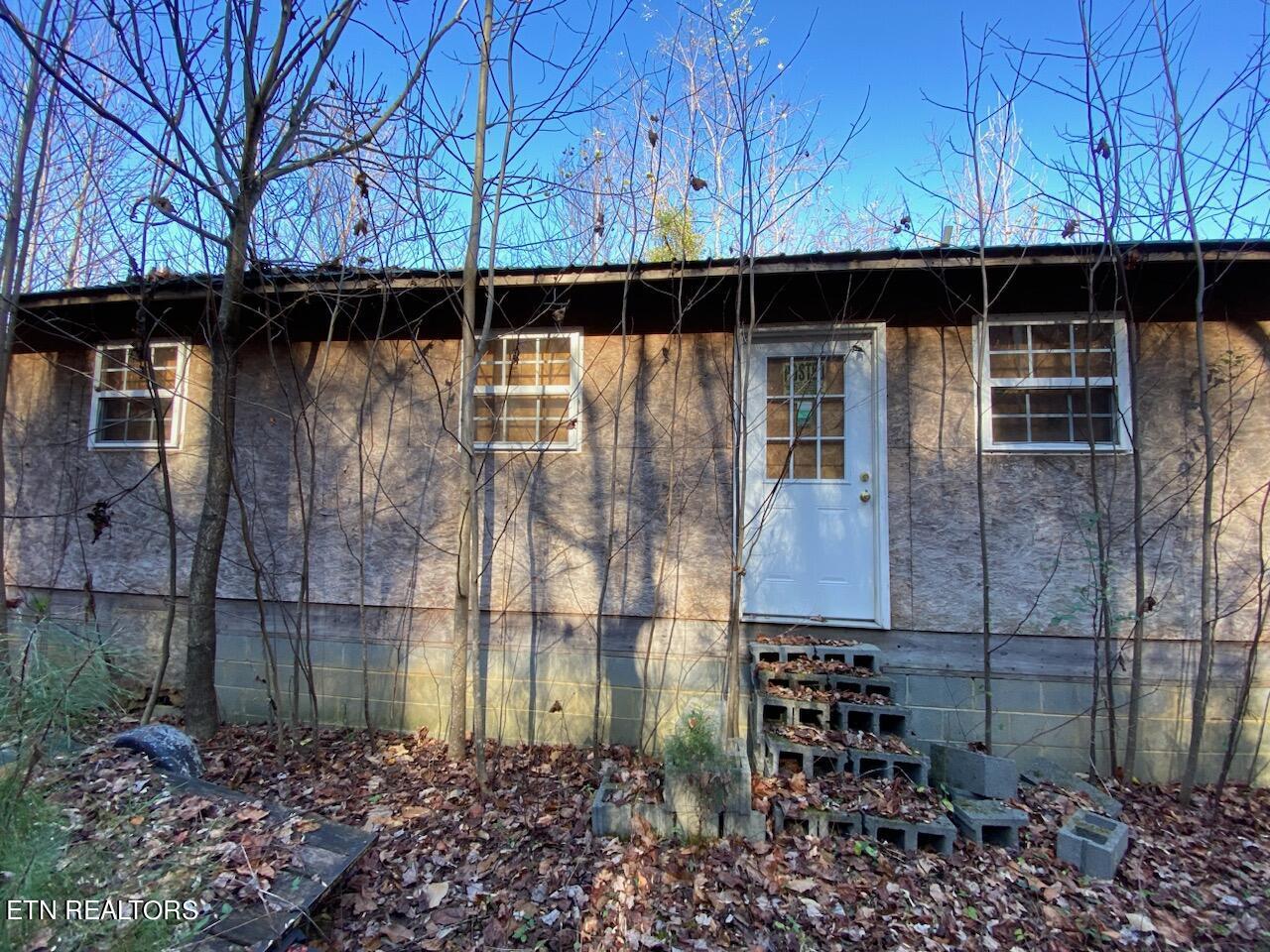 Image 4: 902 Charlie Dalton Ln - 4