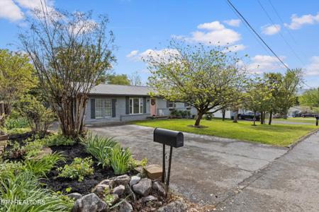 1204 Cedarwood Ln Lane