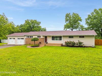 425 Hillcrest Circle