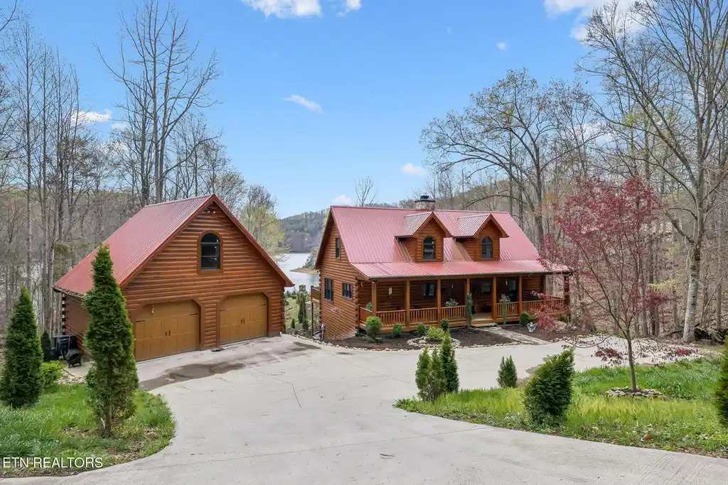 Image 1: 8-web-or-mls-514 bluff view rd - 008