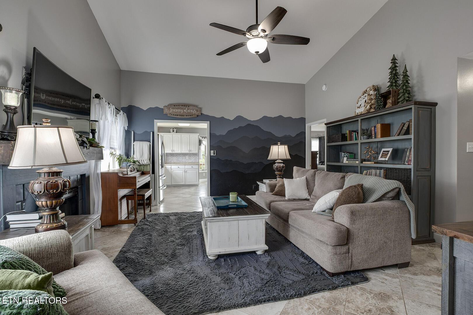 Image 3: 03_PoteauTrace_101_Living01