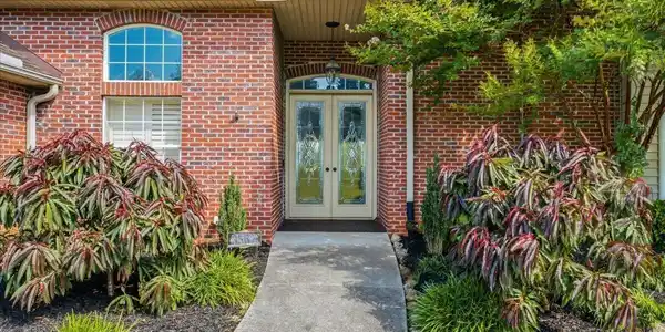 Image 3: 03-Exterior