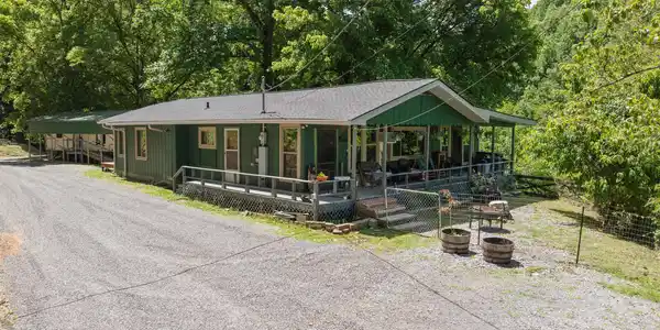 2792 Happy Hollow Rd