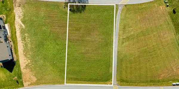Image 3: aprox lot lines