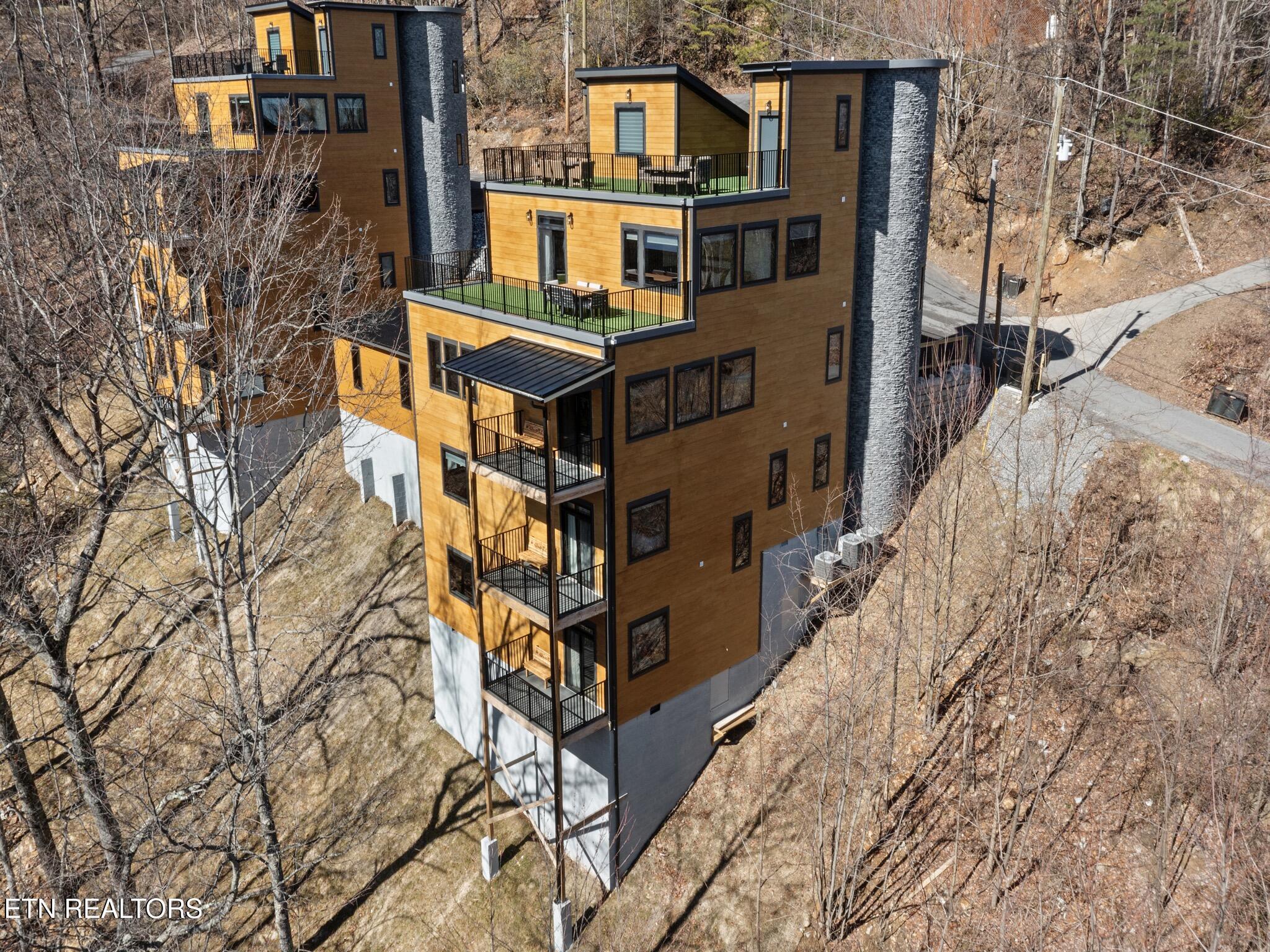 Image 3: 1253 Bavarian Way_89