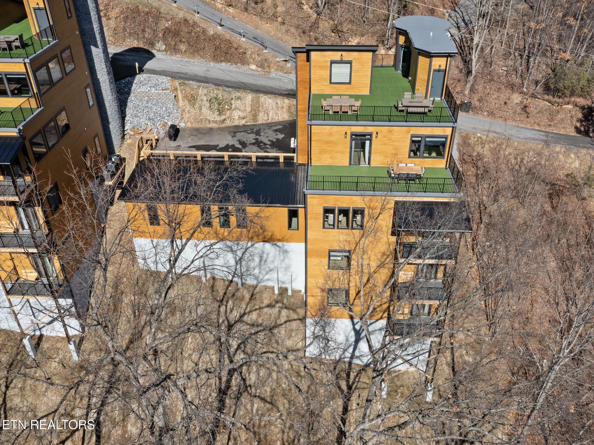 Image 4: 1253 Bavarian Way_92