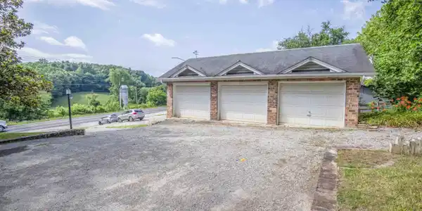 Image 3: yard 1_1