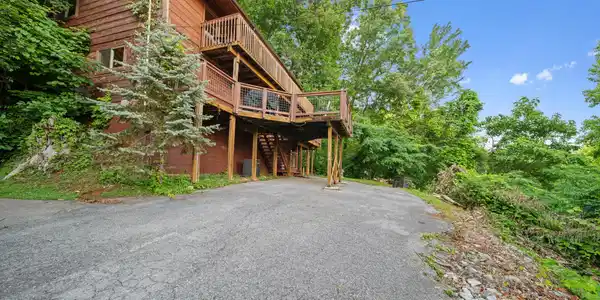 1516 Zurich Rd