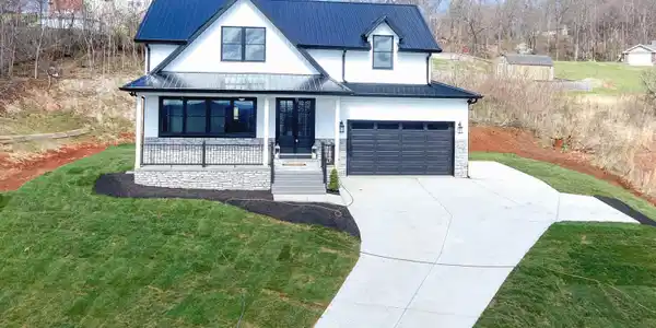 130 Middle Glen Rd
