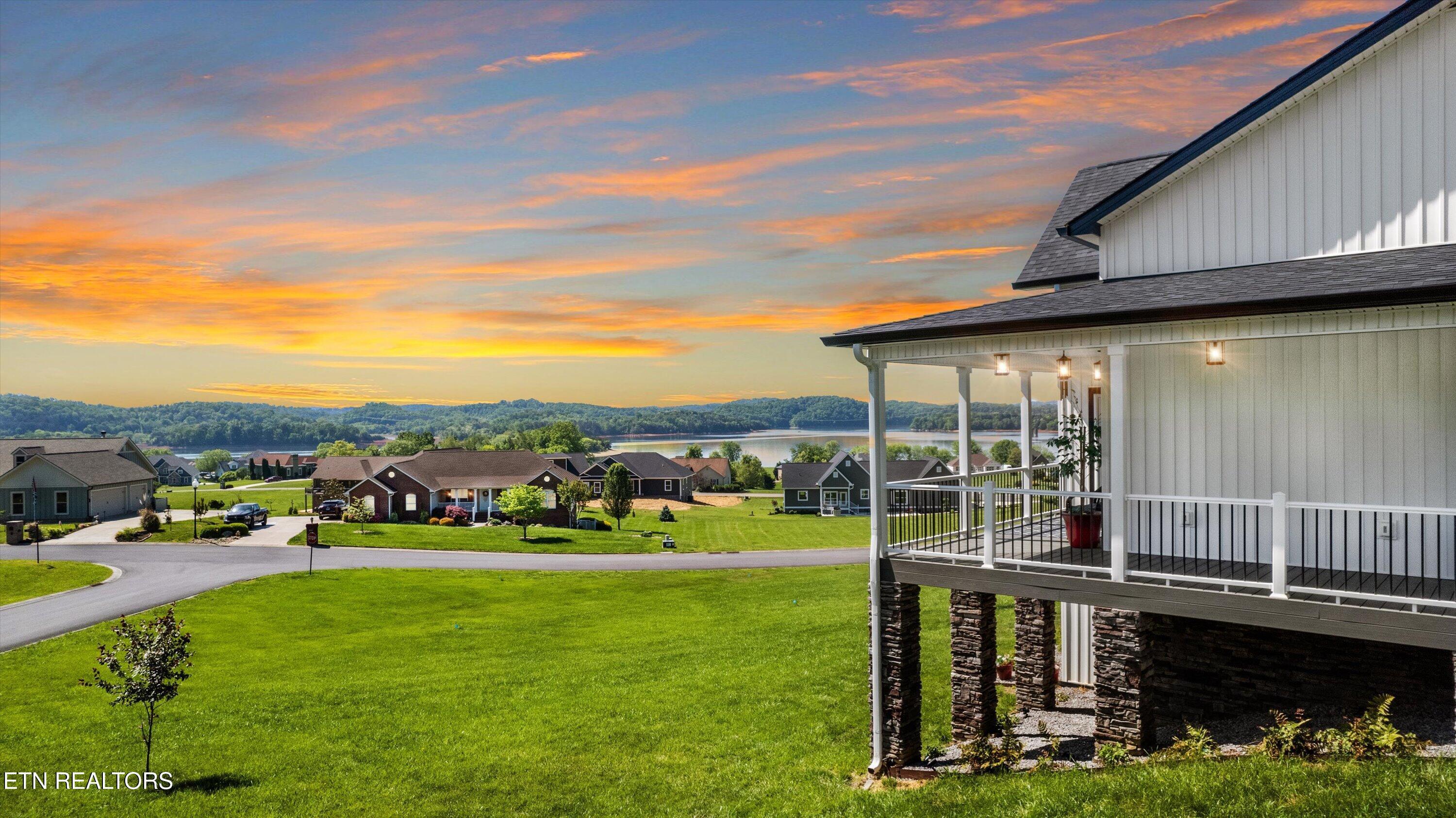 Image 3: 03-5017 Serenity Dr-149