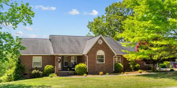 2415 N Pointe Cove Circle