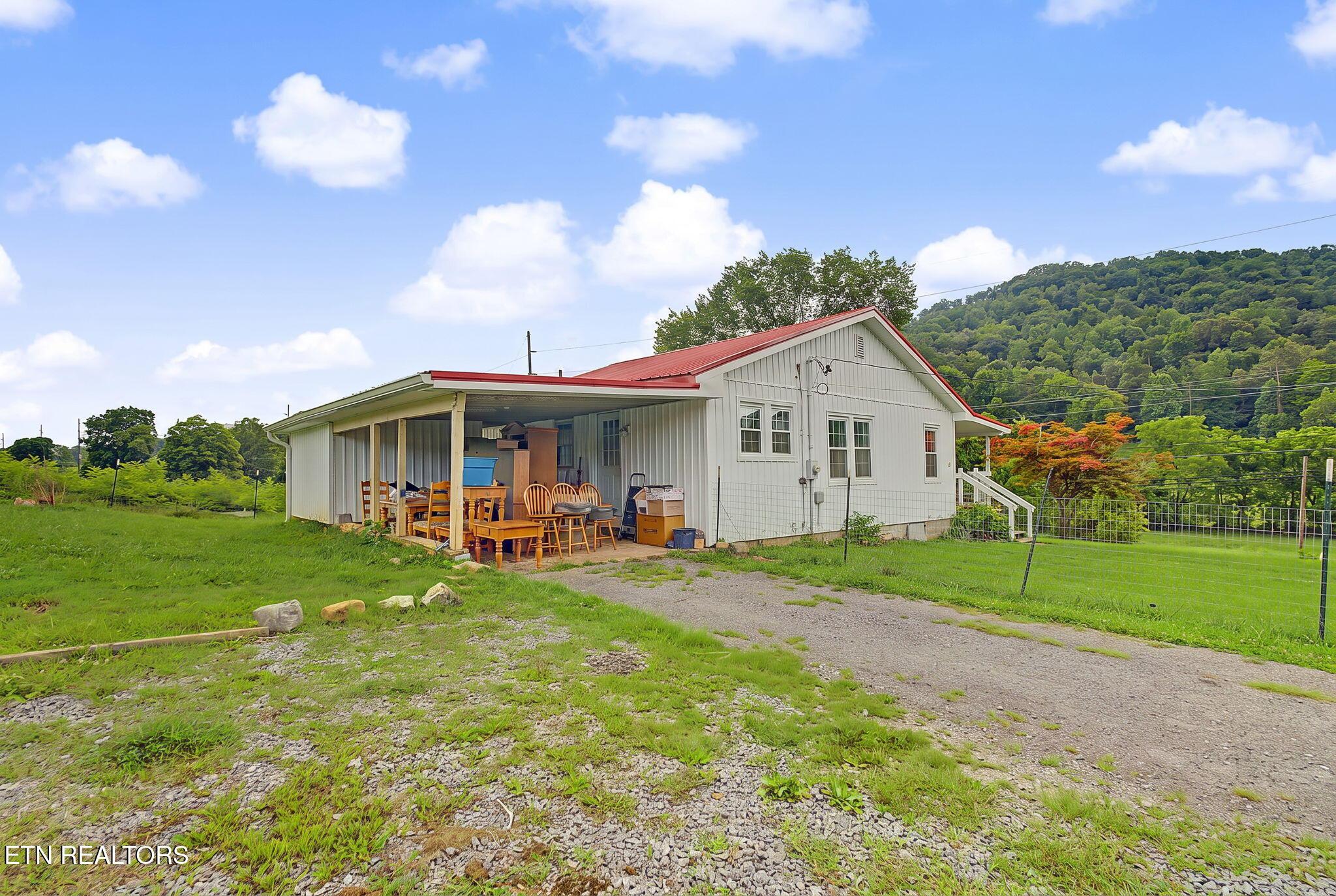 Image 3: 23-web-or-mls-1527-main-st