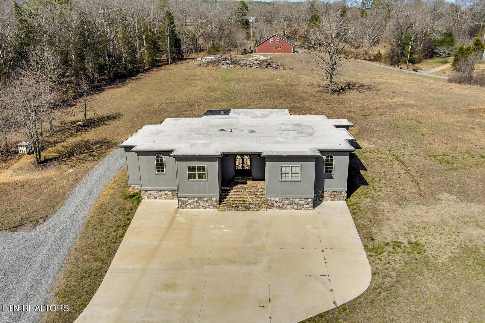 Image 2: 02_CoRd_20_1100_FrontElevated