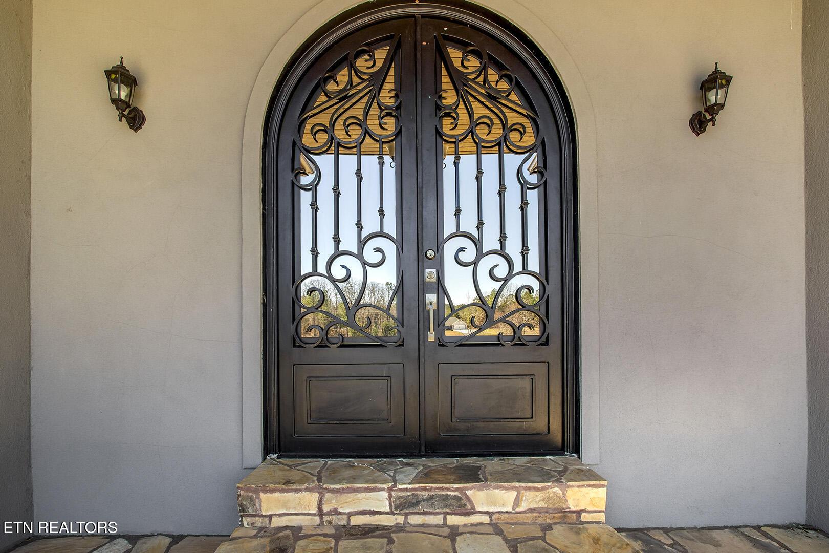 Image 4: 04_CoRd_20_1100_FrontEntry