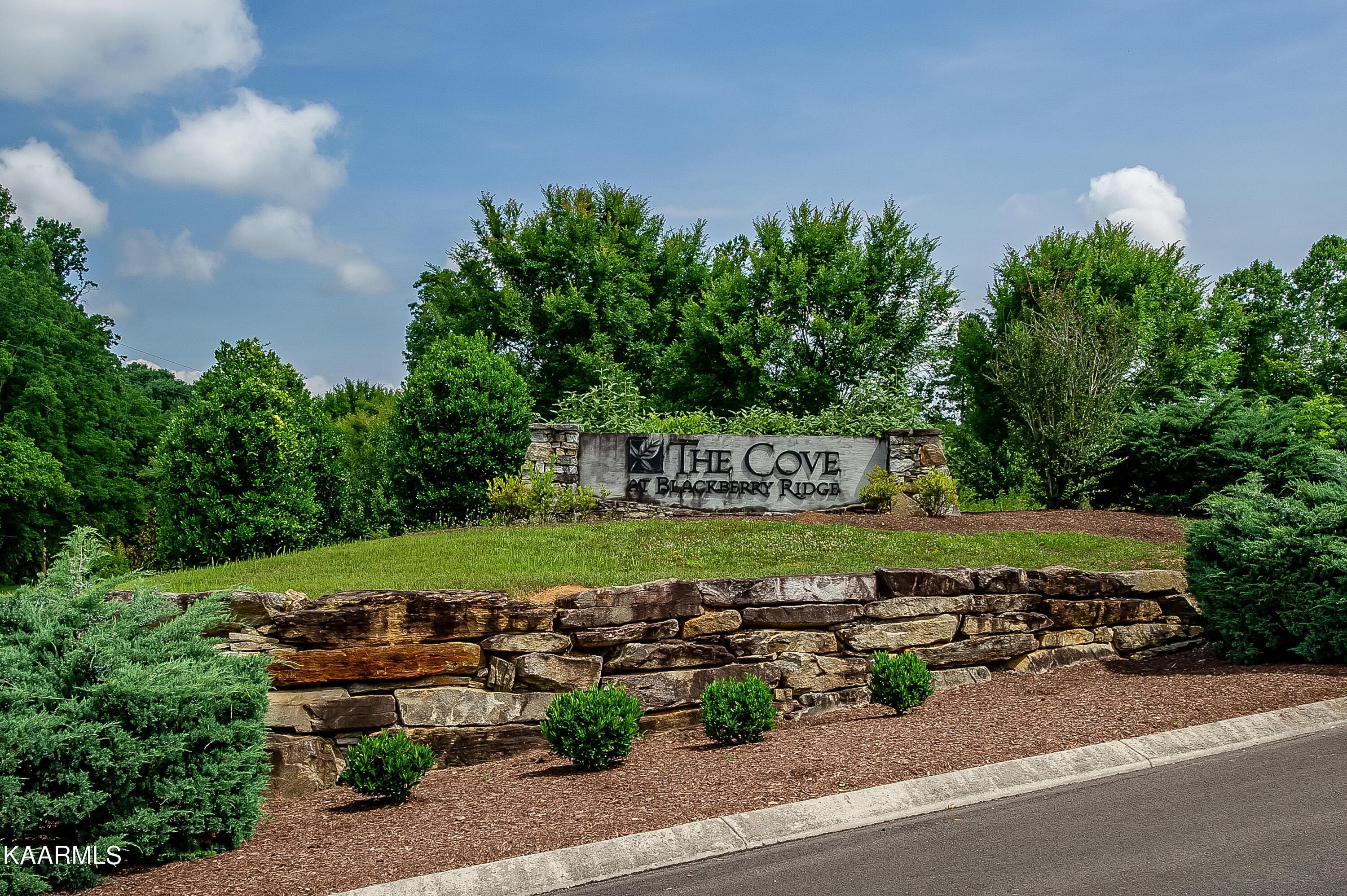 Image 4: Entrance to subdivision