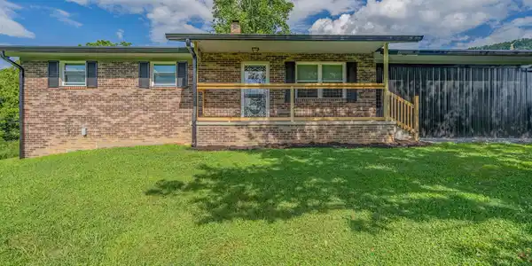 104 Apricot Rd