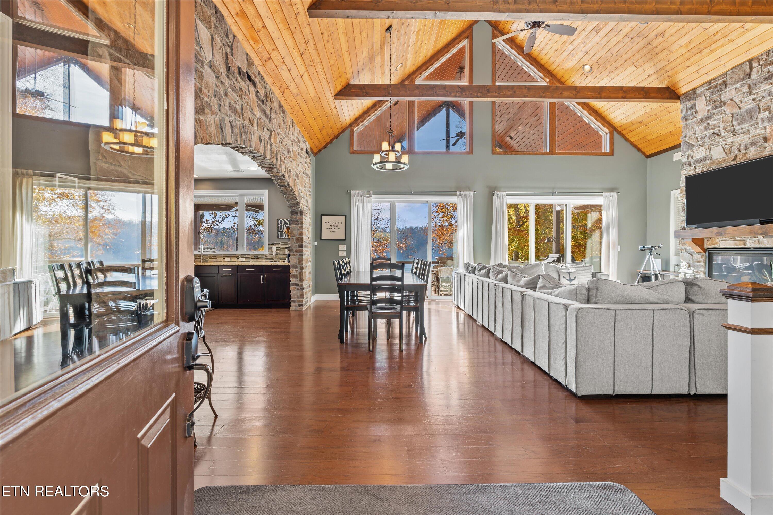 Image 2: 1-493 Bankwood Ln 02