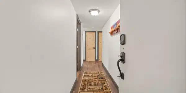 Image 3: Entry Hallway