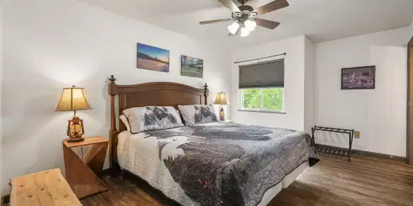 Image 4: Main Bedroom